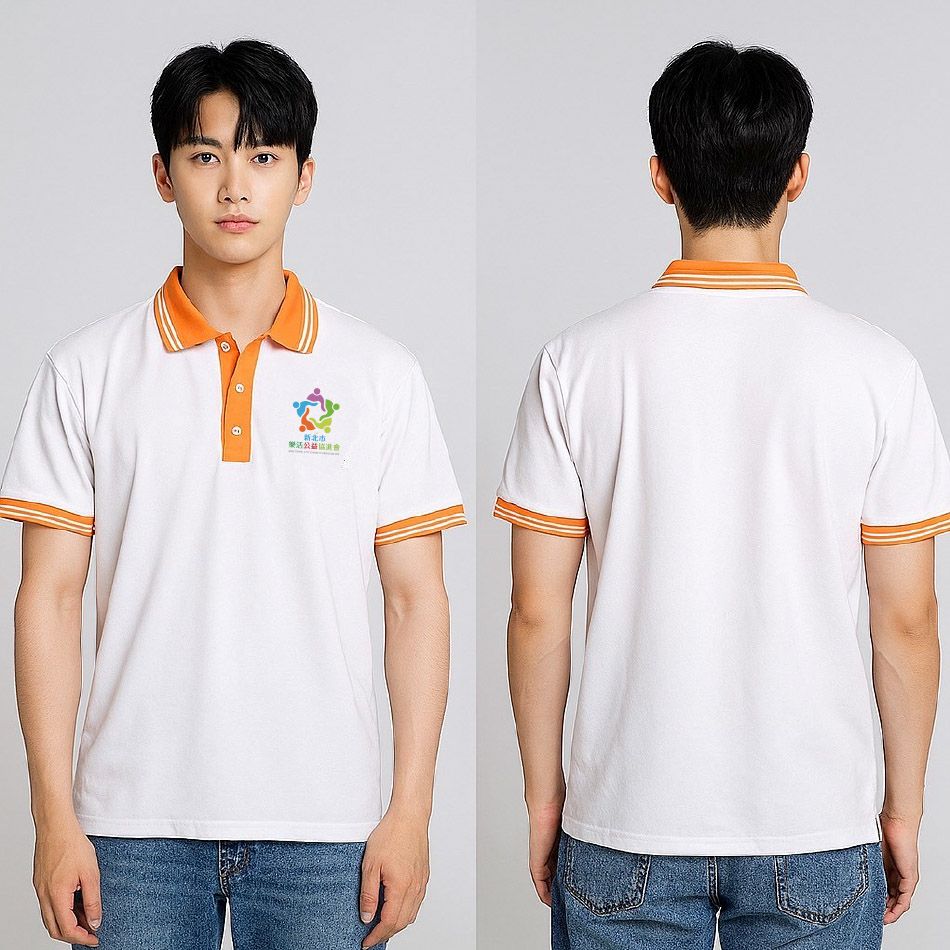 白色 POLO 衫 橘色領條紋與袖口雙線 左胸彩色志工 LOGO 前後視角